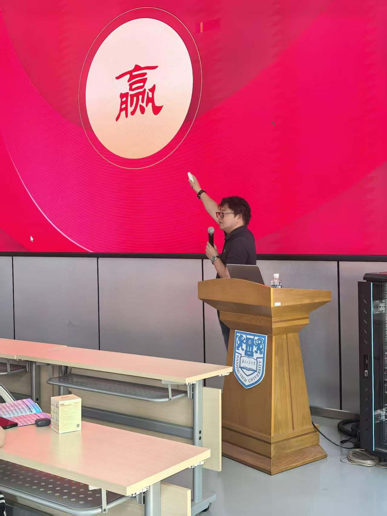 高俊贤老师在南工大浦江学院授课